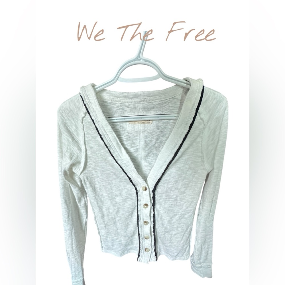 We The Free White Navy Button-Down Shirt Tee Long Sleeves V Neck XS EUC